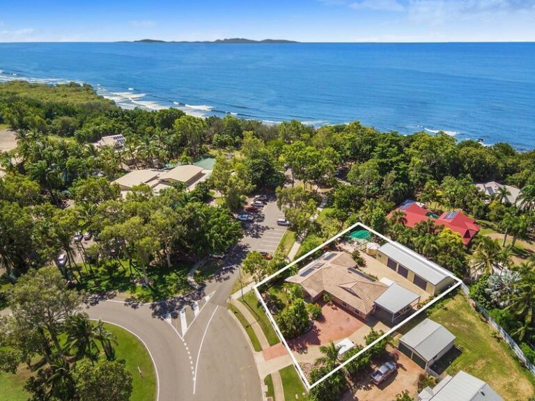 373 Mount Low Parkway, Bushland Beach