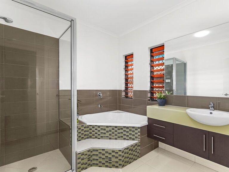 Sold - 166 Kalynda Parade - New Property in BOHLE PLAINS - Real Estate by Brad Matheson