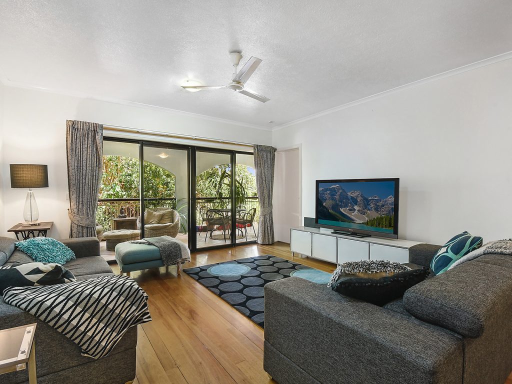 2/2 New England Court, Douglas
