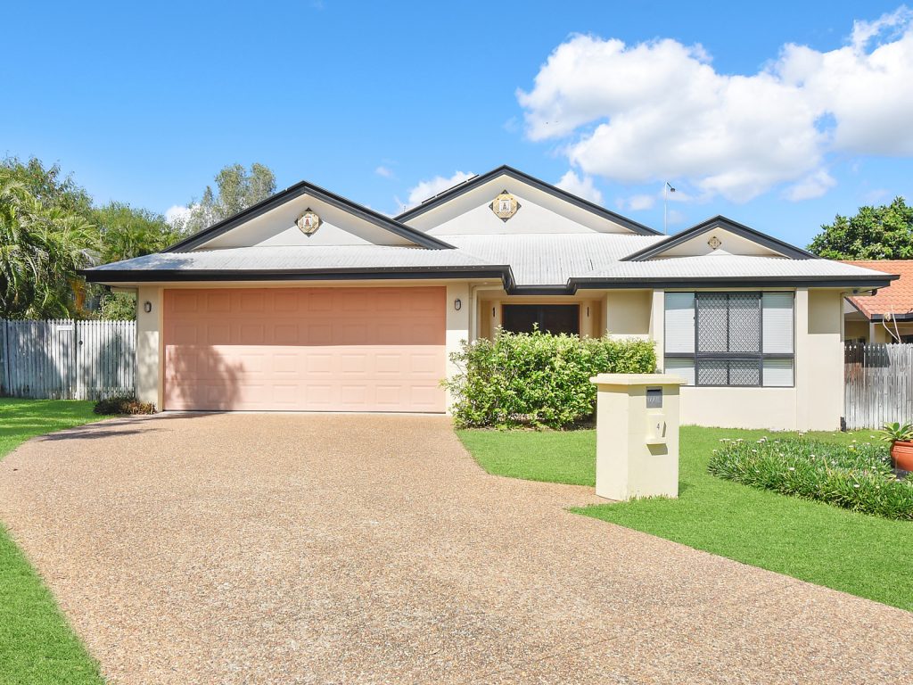 4 Swan Court, Douglas