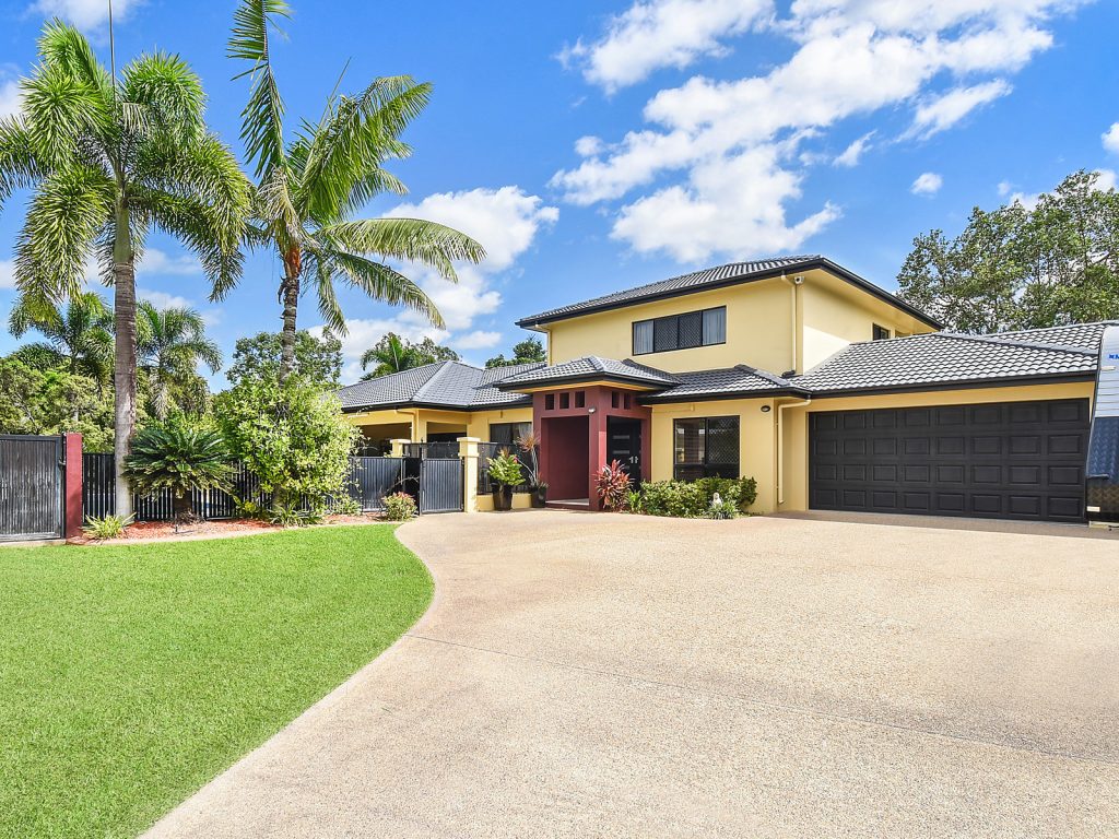 33 Riviera Circuit, Kirwan