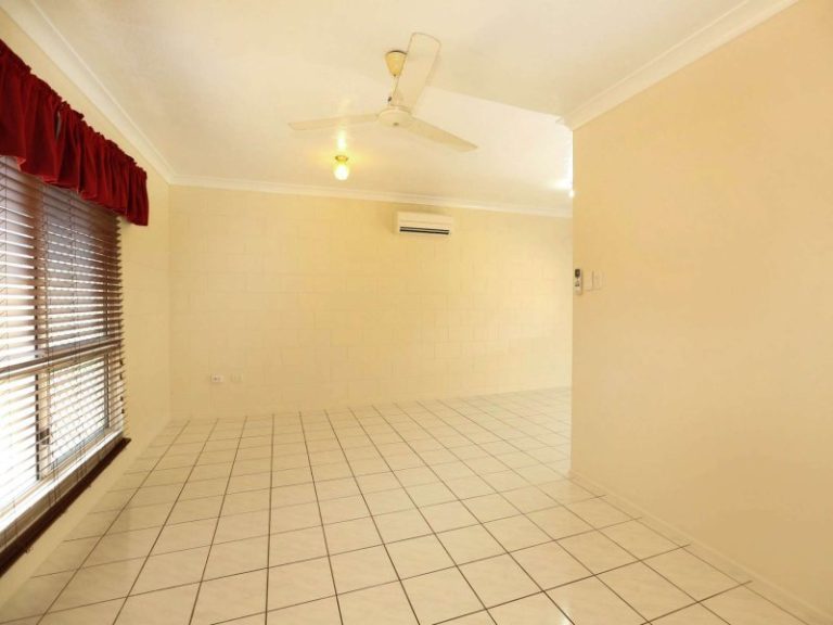 16 Lornsleigh Street, MOUNT LOUISA QLD 4814 - photo 2