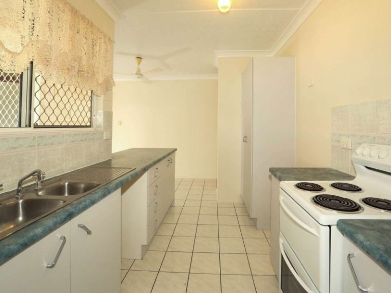16 Lornsleigh Street, MOUNT LOUISA QLD 4814 - photo 3