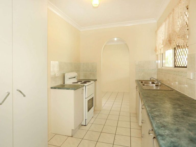 16 Lornsleigh Street, MOUNT LOUISA QLD 4814 - photo 5