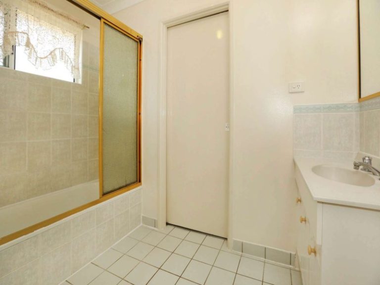 16 Lornsleigh Street, MOUNT LOUISA QLD 4814 - photo 7