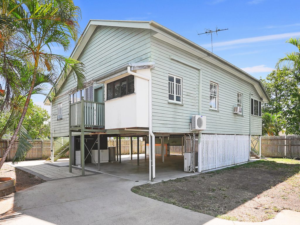 6 Perkins Street West, Railway Estate