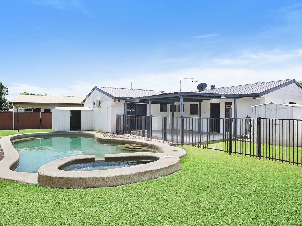 4 Salisbury Crescent, Kirwan