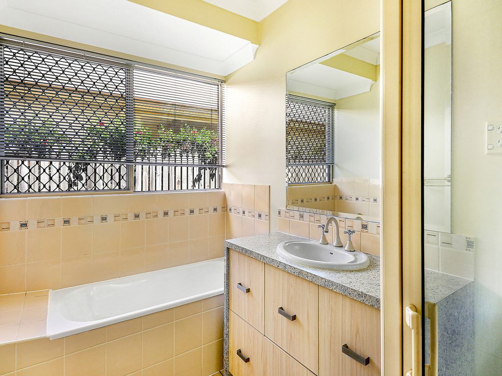 Sold - 4 Kato Place - New Property in Mount Louisa - Real Estate by Brad Matheson