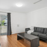 2/32 Carr Street Hermit Park QLD 4812 AUS